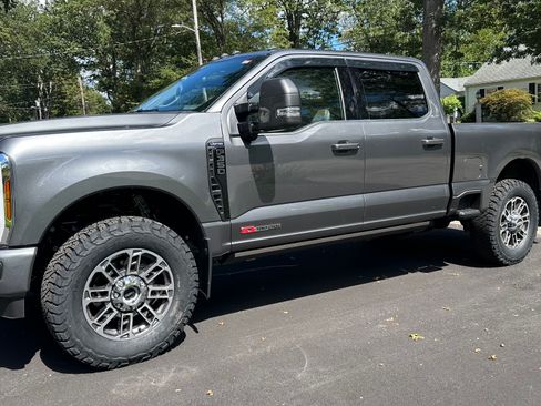 Used 2025 Ford F350 Platinum w/ Platinum Plus Package image 2