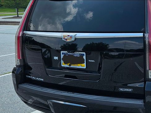 Used 2020 Cadillac Escalade ESV Luxury AWD/4WD image 17