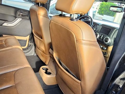 Used 2013 Jeep Wrangler Unlimited Sahara w/ Connectivity Group AWD/4WD image 11