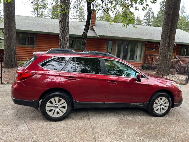 Used 2015 Subaru Outback 2.5i Premium AWD/4WD image 1