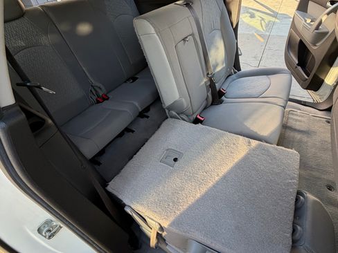 Used 2011 GMC Acadia SL image 13