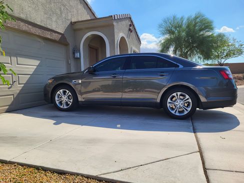 Used 2016 Ford Taurus SE image 1