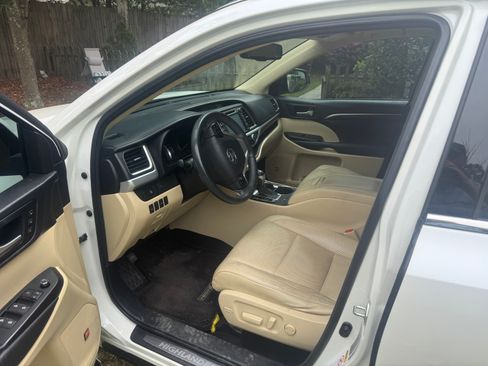 Used 2016 Toyota Highlander Limited image 8
