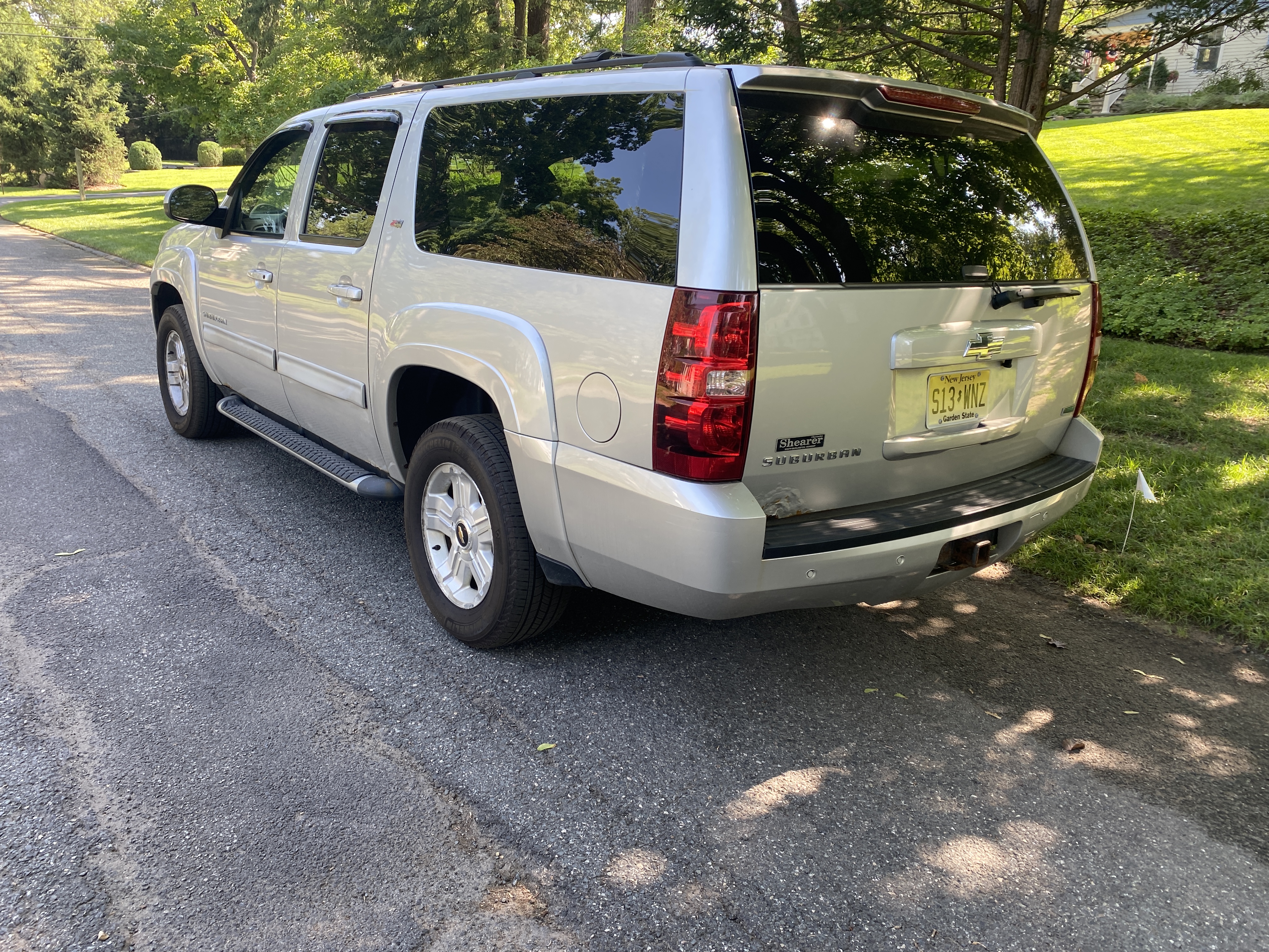 Used 2011 Chevrolet Suburban LT w/ Luxury Package AWD/4WD image 6