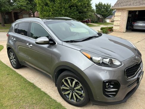 Used 2017 Kia Sportage EX w/ EX Technology Package FWD image 4