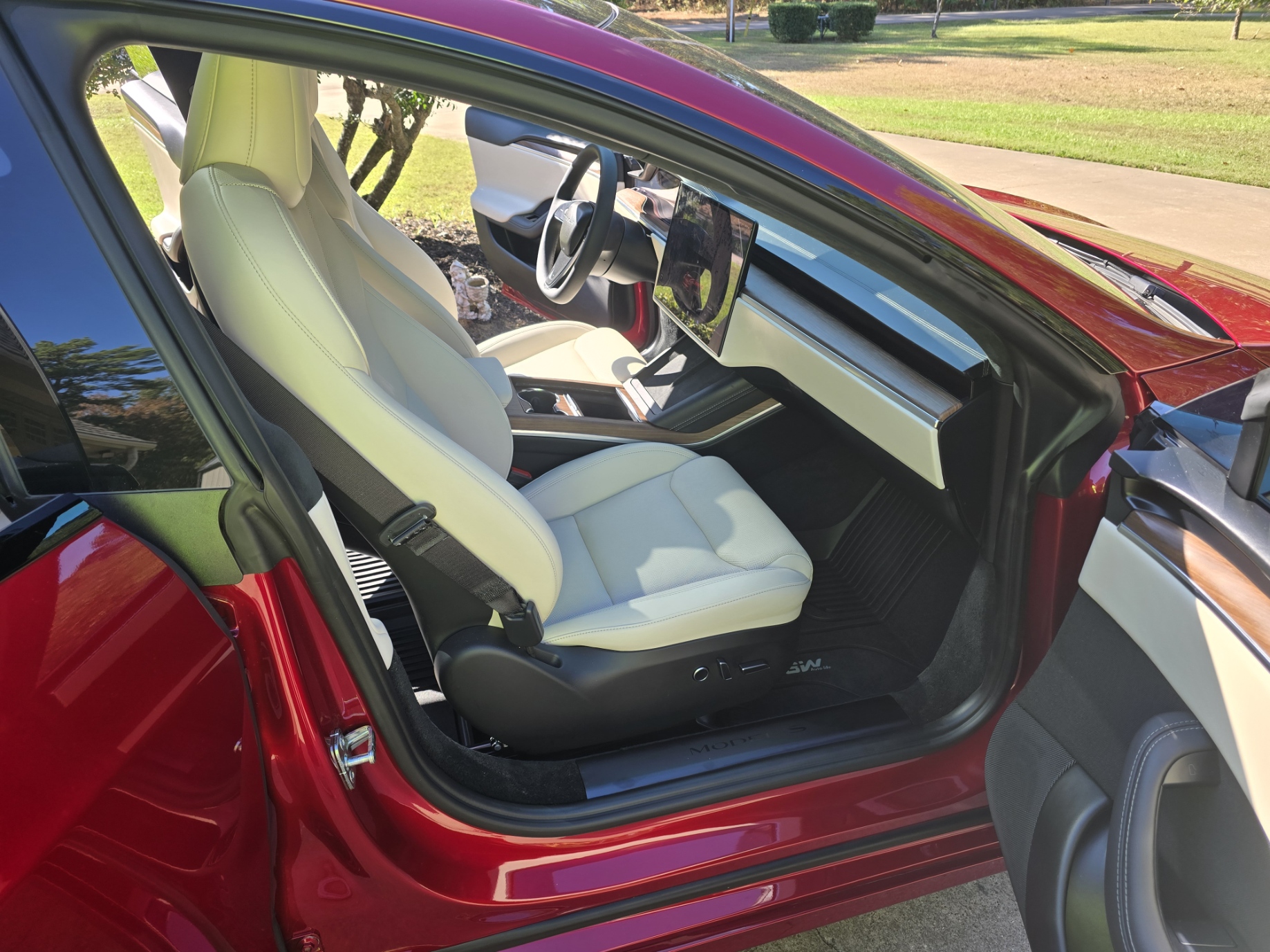 Used 2025 Tesla Model S AWD/4WD image 23
