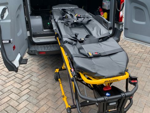 Used 2016 Ford Transit 350 XLT image 2