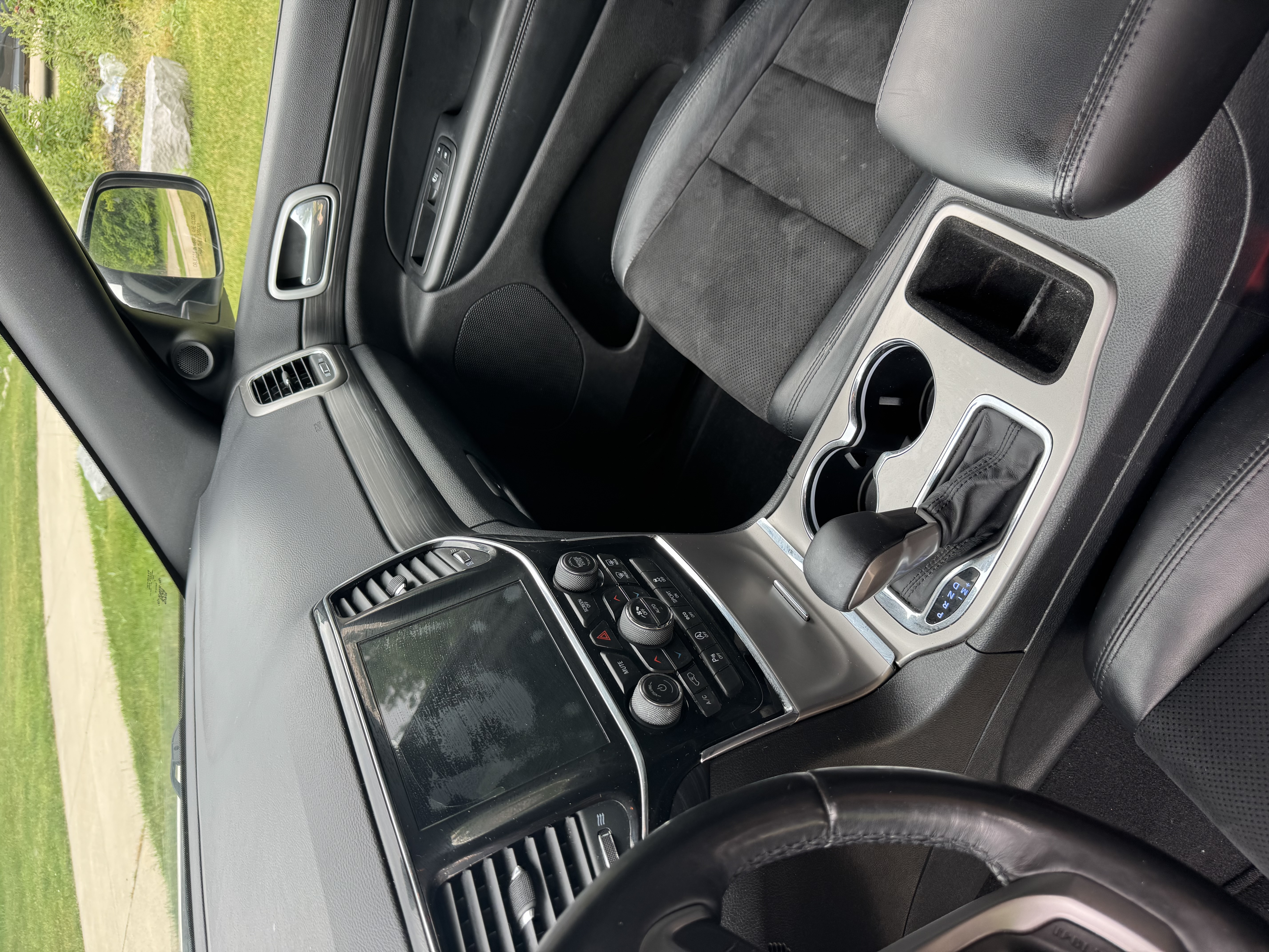 Used 2019 Jeep Grand Cherokee Altitude AWD/4WD image 13