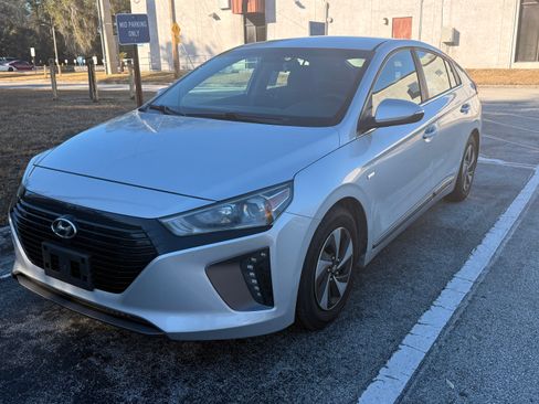 Used 2017 Hyundai Ioniq SEL image 2