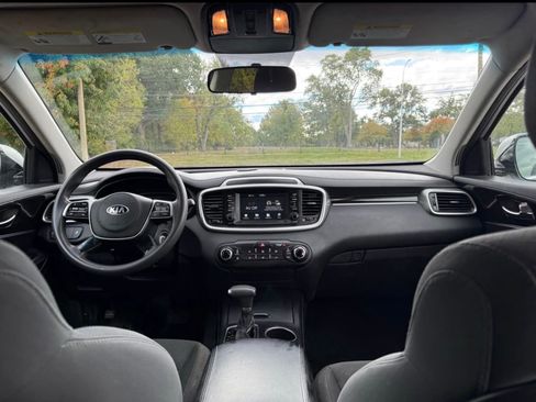 Used 2019 Kia Sorento L image 11