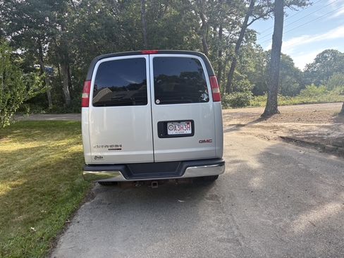 Used 2012 GMC Savana 1500 LT w/ LT Preferred Equipment Group AWD/4WD image 2