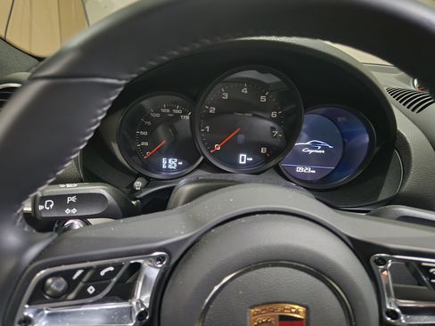 Used 2025 Porsche 718 Cayman image 12