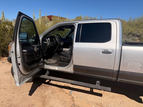 Used 2017 Ford F350 Lariat w/ Tow Technology Bundle image 6