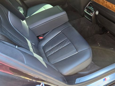 Used 2019 BMW 750i xDrive AWD/4WD image 31