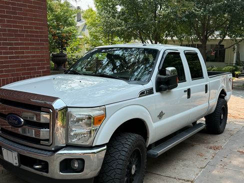 Used 2015 Ford F250 XLT w/ XLT Premium Package AWD/4WD image 1
