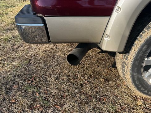 Used 2010 Ford F250 Lariat image 13