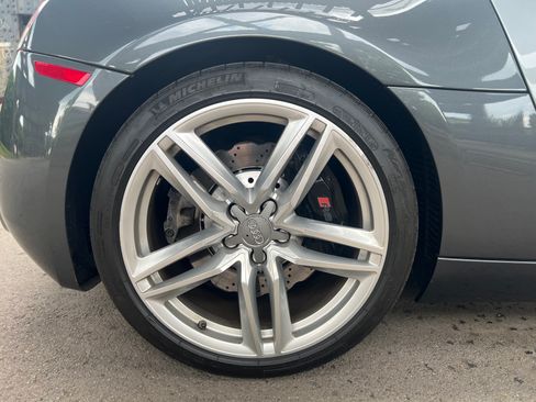 Used 2014 Audi R8 V8 w/ Enhanced Leather Package AWD/4WD image 10