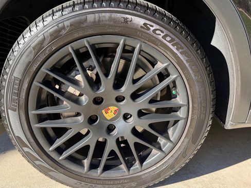 Used 2017 Porsche Cayenne S image 14