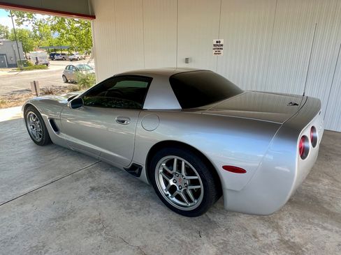 Used 2004 Chevrolet Corvette Z06 w/ Memory Package RWD image 5