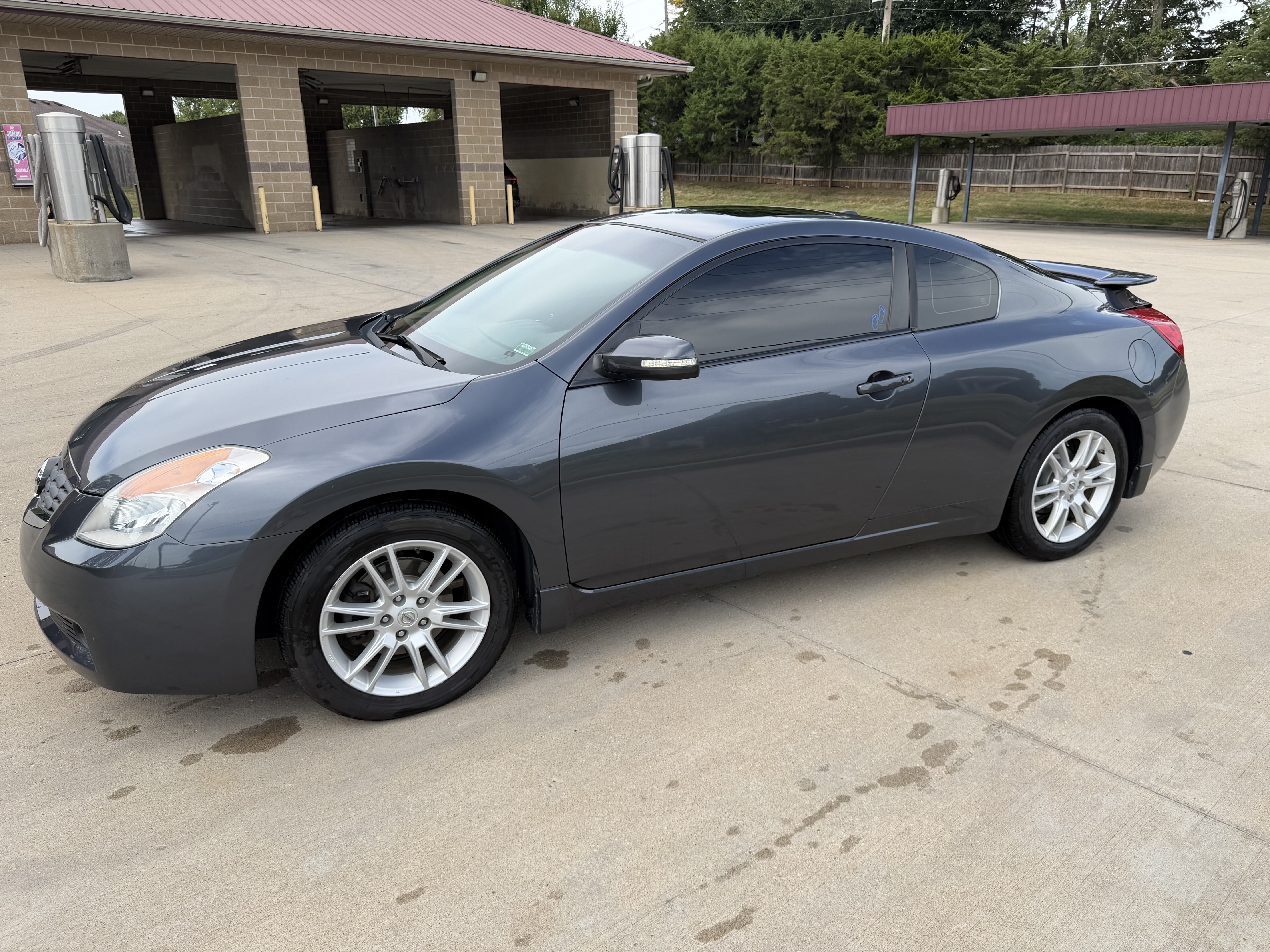Used 2008 Nissan Altima 3.5 SE w/ Premium Pkg FWD image 2