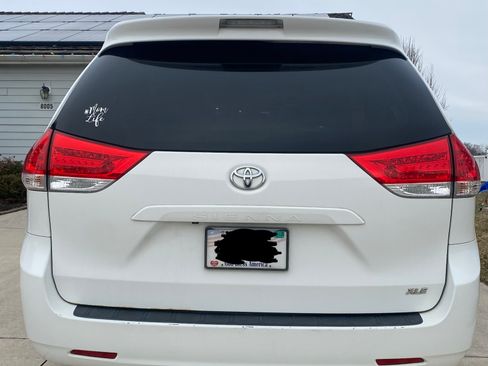 Used 2011 Toyota Sienna XLE image 5