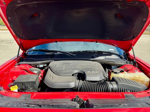 Used 2020 Dodge Challenger SXT w/ Blacktop Package image 17