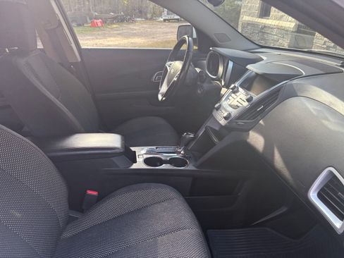 Used 2017 Chevrolet Equinox LT w/ Convenience Package FWD image 10