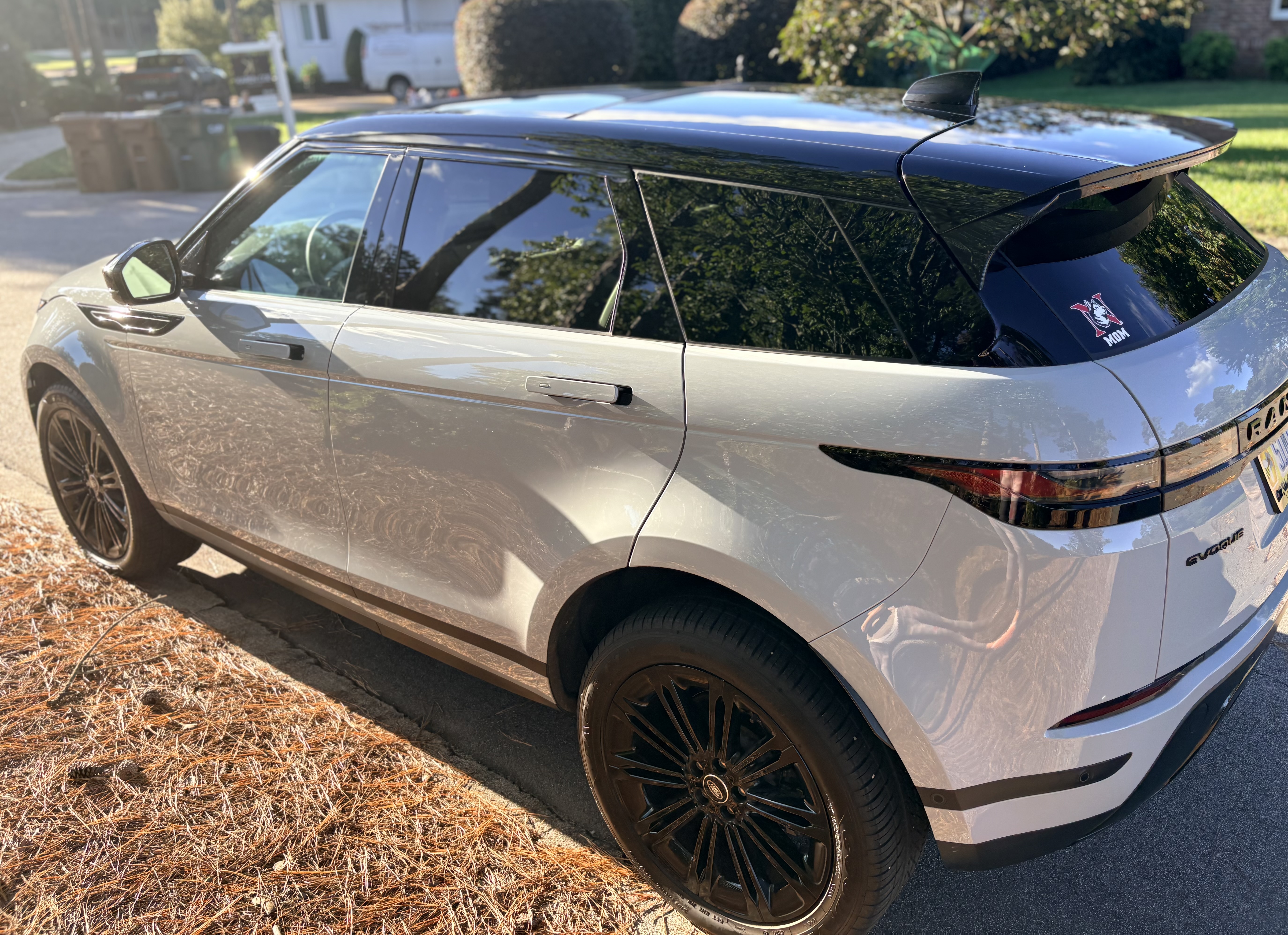 Used 2025 Land Rover Range Rover Evoque S AWD/4WD image 2