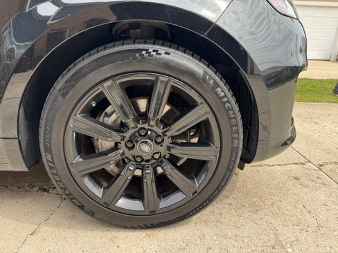 Used 2021 Land Rover Range Rover Sport HSE Silver Edition image 15