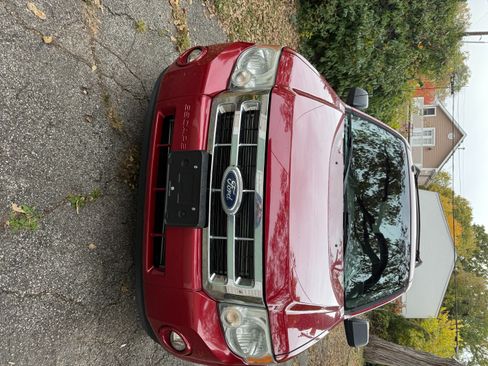 Used 2010 Ford Escape XLT image 9