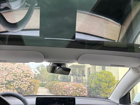 Used 2022 Tesla Model 3 Standard Range image 9