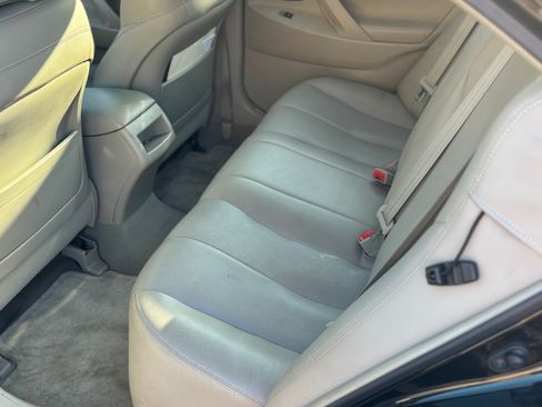 Used 2010 Toyota Camry LE image 11