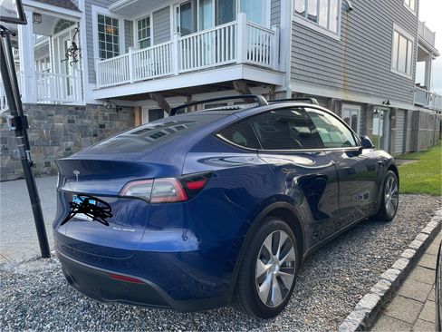 Used 2022 Tesla Model Y Long Range image 2