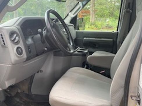 Used 2014 Ford E-350 and Econoline 350 XLT RWD image 9
