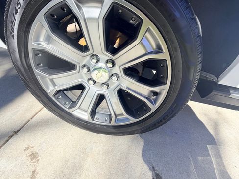 Used 2017 Chevrolet Suburban Premier RWD image 2