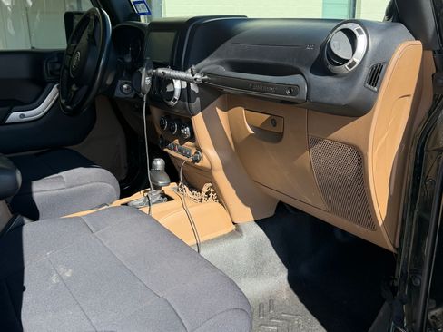 Used 2011 Jeep Wrangler Unlimited Sahara w/ Connectivity Group AWD/4WD image 25