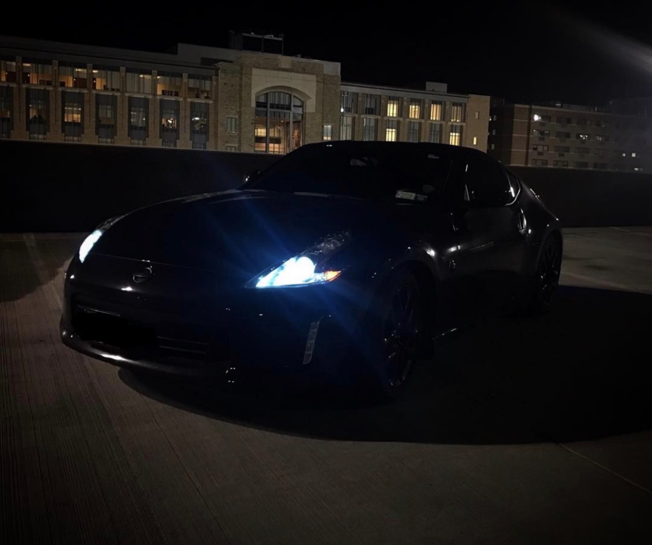 Used 2015 Nissan 370Z Coupe RWD image 2