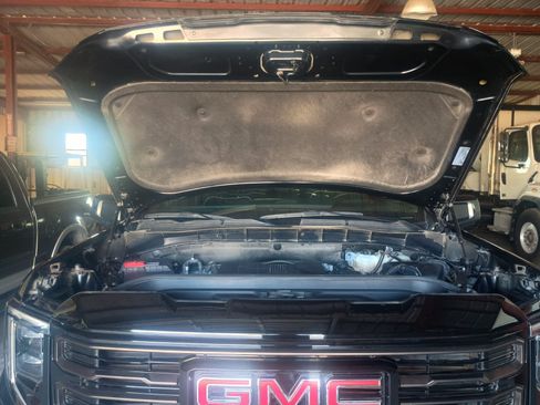 Used 2024 GMC Sierra 1500 AT4X AWD/4WD image 8