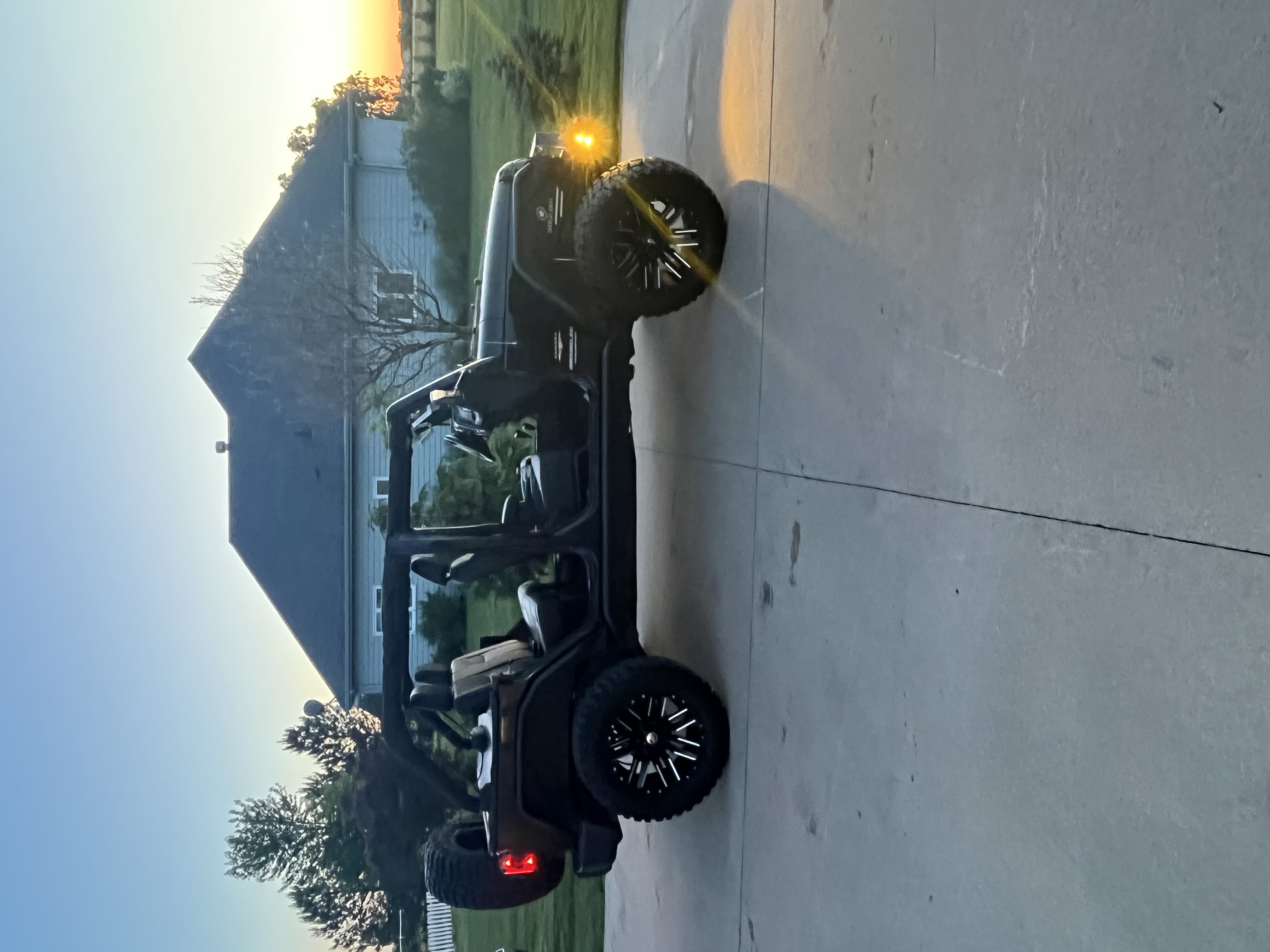 Used 2013 Jeep Wrangler Unlimited Sahara w/ Connectivity Group AWD/4WD image 9