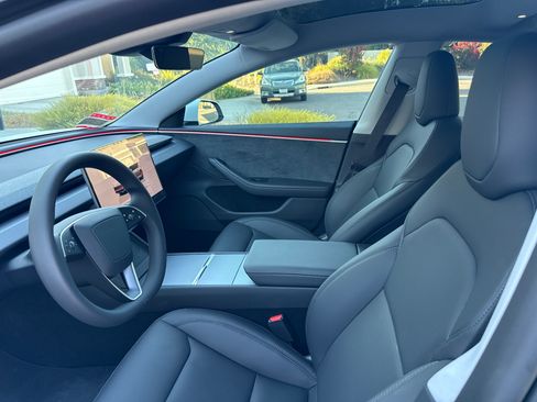 Used 2025 Tesla Model 3 Long Range image 9