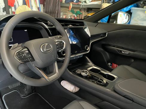 Used 2025 Lexus RZ 300e FWD image 9
