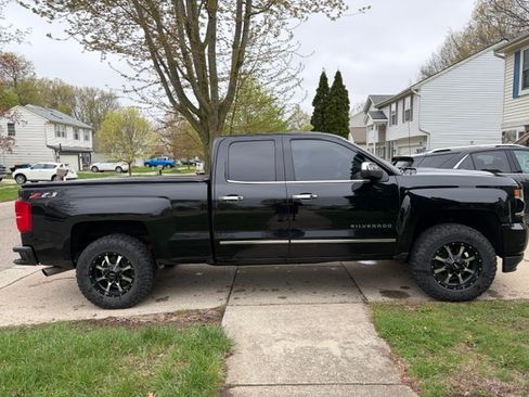 Used 2018 Chevrolet Silverado 1500 LTZ Z71 AWD/4WD image 1
