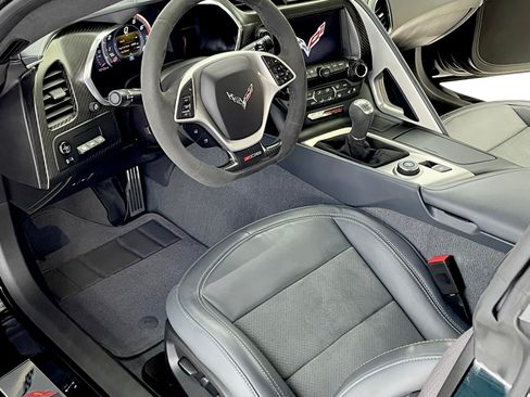 Used 2015 Chevrolet Corvette Z06 w/ 3LZ Preferred Equipment Group RWD image 13