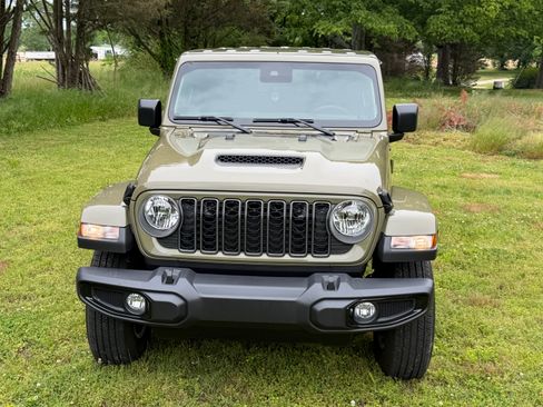 Used 2025 Jeep Gladiator Sport AWD/4WD image 9