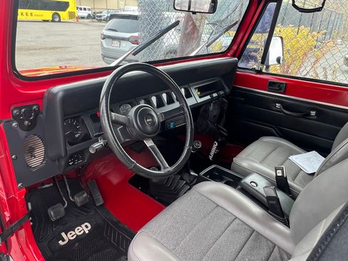 Used 1994 Jeep Wrangler SE image 9