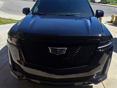 Used 2023 Cadillac Escalade Sport Platinum w/ LPO, ONYX Package image 6