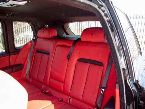 Used 2020 Rolls-Royce Cullinan image 13