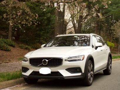 Used 2025 Volvo V60 B5 Cross Country Plus