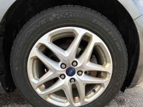 Used 2014 Ford Fusion SE w/ Equipment Group 202A image 24