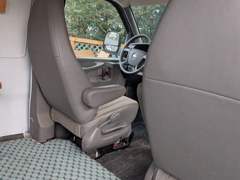 Used 2014 Chevrolet Express 1500 Van 3D image 16